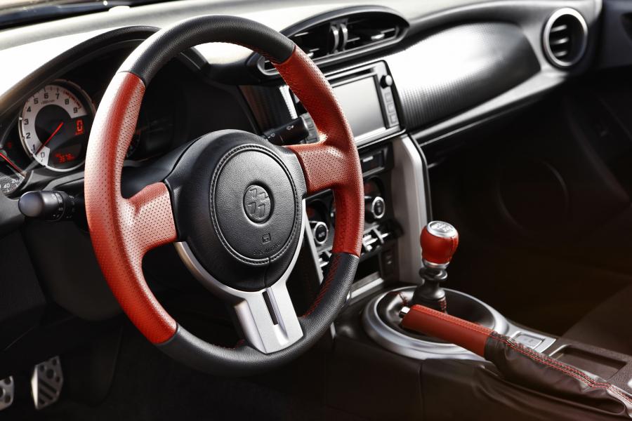  Toyota GT 86 2012 года  (фото 35 из 106)